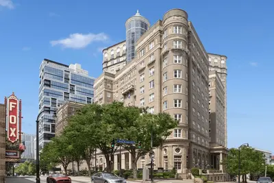 Image de Fox Theatre Next Door | Rooftop Fitness + Dining