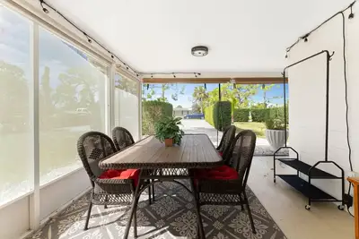 Image de Euclid Escape by Paradise Breeze – Walk to Dearborn Street