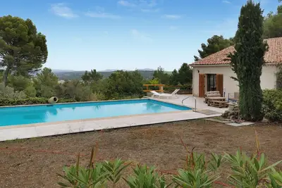 Image de Belle maison à Fayence avec piscine privée, utilisable à l'intérieur ou à.