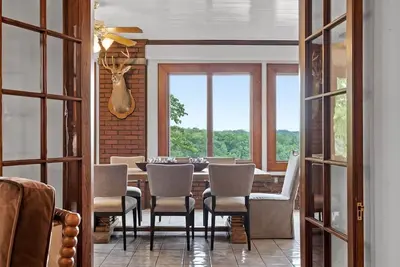 Image de 1920's River View Gem w/Parking: Walk to Downtown Arts, Dining, and Utc