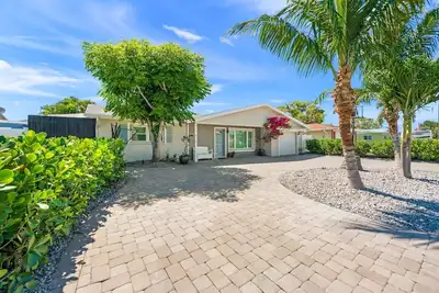 Image de The Waterfront Family Oasis- Pool, Dock & Relaxing Backyard