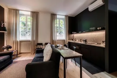 Image de Shadows of Love - MyHomeinComo