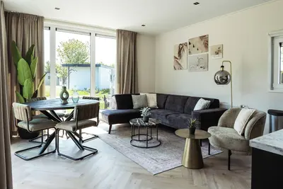 Image de Kaag Villas: charming 2-bedroom chalet #324 by peaceful canals amid Dutch nature