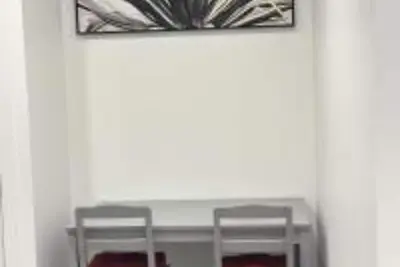 Image de Modern Basement Suite near West Edmonton Mall