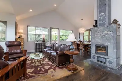 Image de New Listing! Home in Ketchum with Fireplace and New Appliances!