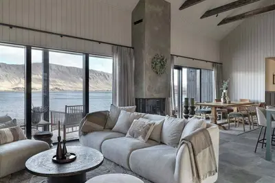 Image de Luxurious Lakeside Villa 45 min from Reykjavik
