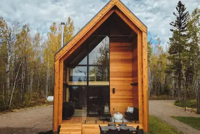 Image de Quiet North Shore getaway with sauna, woods, and modern finishings