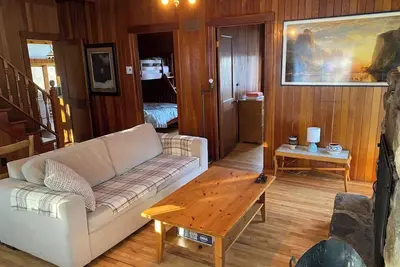 Image de Authentic Lakefront Cottage with Spa