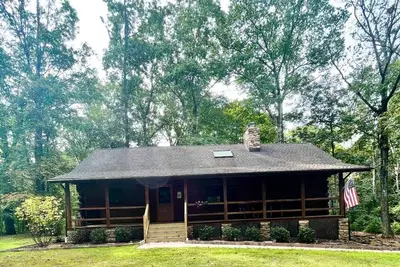 Image de Charming 3-bedroom log cabin located in the heart of Bucks County, Pa.