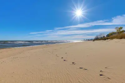 Image de Steps to Beach - Two Rivers ‘Lakeview Cottage’