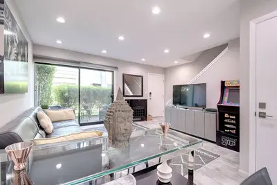 Image de Modern Old Town Scottsdale Condo! A+ Location!