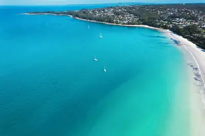 Image de Collingwood Villa. A family-friendly spacious beachfront escape. Dog friendly.