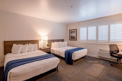 Image de Your Coastal Hideaway: Two Double Room