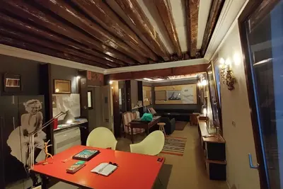 Image de suite apartment San Marco 1825 cosy intimate space adjacent to Piazza San Marco