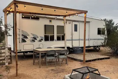 Image de 2-bedroom recreational vehicle in delightful Tucson with all amenities