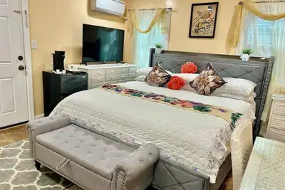 Image de Tranquil beautiful 3-bedroom house conveniently located! Quiet area/ amenities!