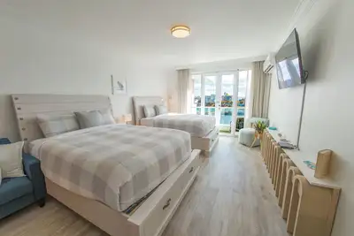 Image de Beachside Retreat with Pool - Sleeps 4 Guests