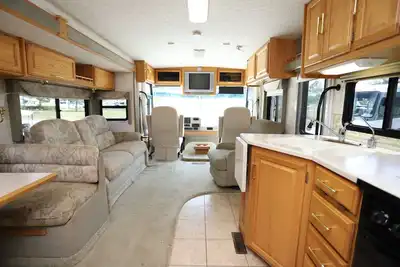 Image de Delightful Motor Home w/ Ac in a very private, quiet location in Rough and Ready