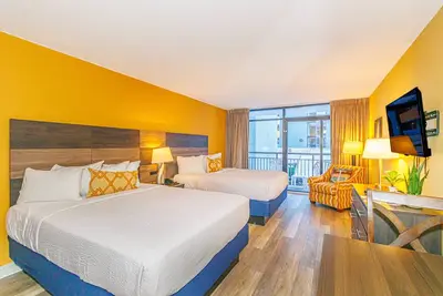 Image de Charming Condo- Steps from the Beach! Landmark 320