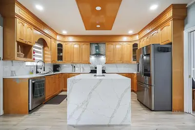 Image de Charming  5 bed and 4 bath family home located in the heart of Delta/Surrey