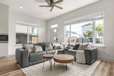 Image de Upscale Houston 3br I Gated Parking I Ev Charger I Ideal for Groups I Extended