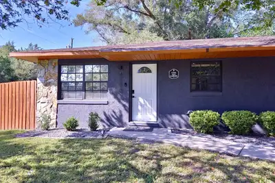 Image de Casa San Gabriel Pet-Friendly Getaway Fenced w/ Fire Pit, Game Room, Kayaks