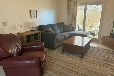 Image de Central 3-bedroom townhome in quiet neighborhood