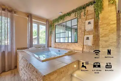 Image de Suite Scandinave avec Spa & Sauna privés – Évasion haut de gamme