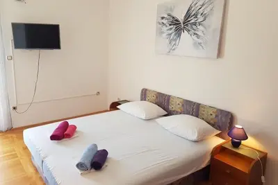 Image de Appartement de deux chambres avec la terrasse Vodice (A-24938-b)