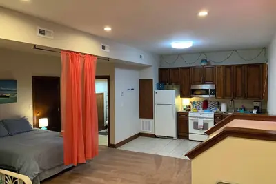 Image de Beach Side HideAway - Pet Friendly, WiFi, Smart Tv, Central Heat/Ac, Parking