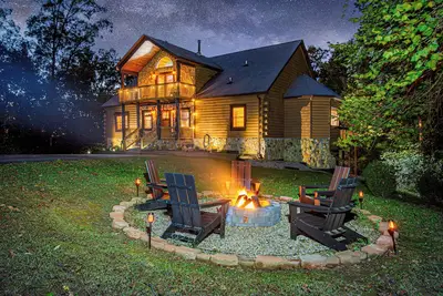 Image de Lux Cabin 5br/3. 5ba Speakeasy/Hot Tub/Golf/Derby/Hiking-Bourbon Trail Hideaway