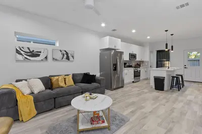 Image de 3-bedroom townhome in marvelous Houston with Ac close to Downtown