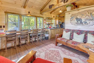 Image de Outdoor Oasis w/ Fire Pit & Dock: Galion Log Cabin