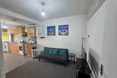 Image de Inviting 3-Bed Home in Worksop with Street Parking