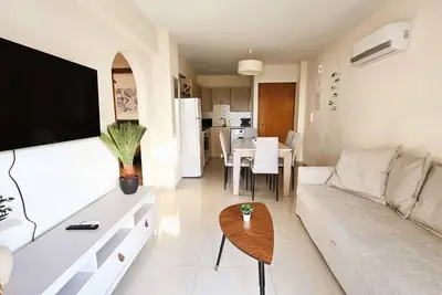 Image de Sunny 2br Getaway Steps from the Beach + Wi-Fi - Sunny 2br Getaway Steps from the Beach + Wi-Fi