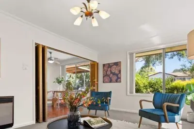 Image de Nostalgic 60's 3 Bedroom House in Chifley
