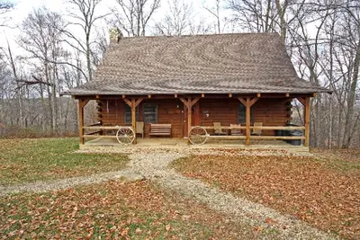 Image de Secluded Log Cabin Rental with a Hot Tub in the Hocking Hills, Ohio