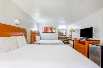 Image de Relaxing 3-Unit Stay at Garden Inn – Close to Local Eateries with Free Parking