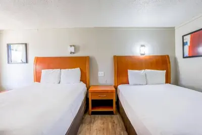 Image de 4-Room Stay at Cozy Garden Inn – Prime Location Near Silver Lake w/ Free Parking