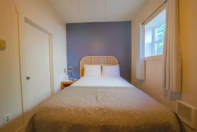 Image de 2 Budget-friendly rooms just minutes from Seaside’s downtown shops and dining!