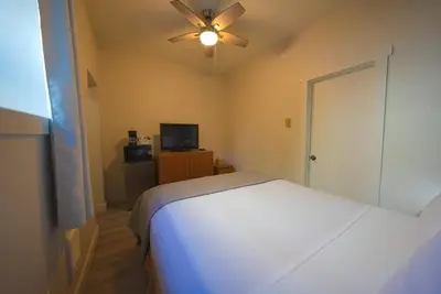 Image de 3 Seaside Escape Rooms – Affordable Stay Close to the Beach Promenade & Dining!