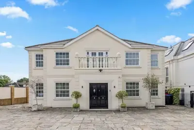 Image de Lovely 8 Bedroom Mansion- Chigwell