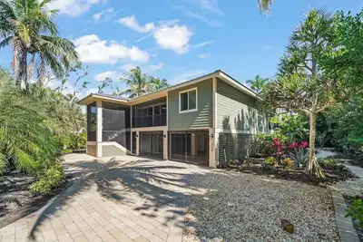 Image de Slice of Paradise: Exquisite, Pet-Friendly Island Retreat w/ Pool!