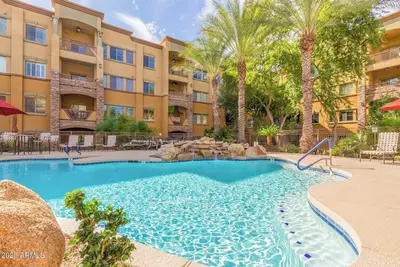 Image de Desert Ridge Toscana luxe condo living