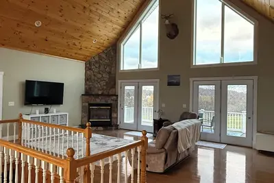 Image de Kid and Dog friendly 3-bedroom home with pool, fitness room, and privacy