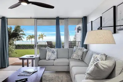 Image de New Listing Oceanfront Ground-Floor Condo | Walk-Out Lanai + Pool