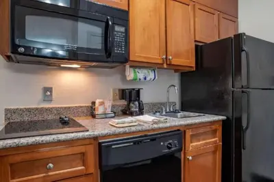 Image de 2 Pet-Friendly Suites w/ Kitchenette Near Antique Village & Shopping