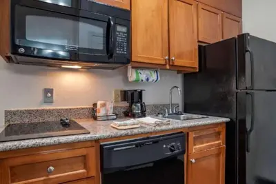 Image de Comfortable Family Suite w/ Kitchenette Near Shopping & I-12 Corridor - 2 Units