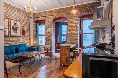 Image de Designer Apt in Galata Walk to All Sights/Ac