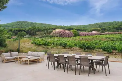 Image de Douceur de vivre tropezienne : maison rénovée proche plage et village